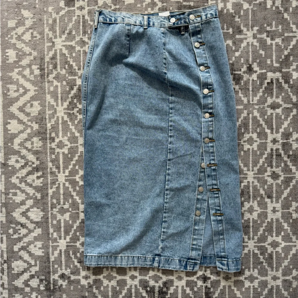 Women's Casual High Waisted Solid Button Up Blue Denim Jean Midi Skirt